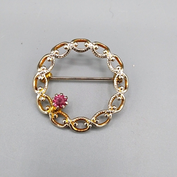 Gold tone Filigree Rhinestone Wreath Circle Brooch Pin Vintage - Picture 4 of 10